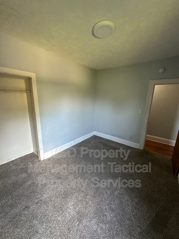 Building Photo - 3281 E 143rd St