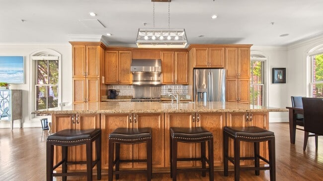 Building Photo - Waterfront living in the heart of Canton!