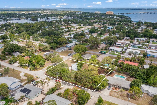 Building Photo - 693 Orange Blossom Dr