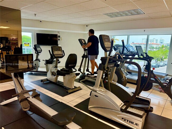 Building Photo - 2401 Collins Ave