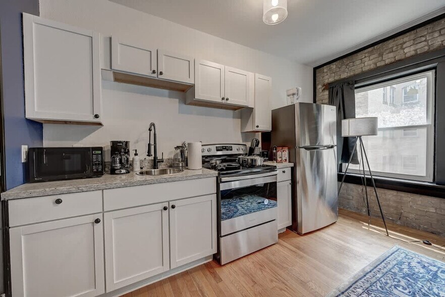 Building Photo - 1925 N Prospect Ave