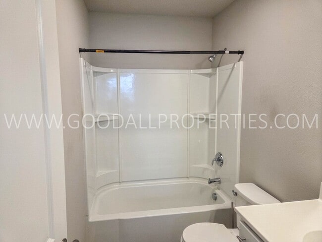 Building Photo - Beautiful Two-Story Home in the SE Polk School District – Available Now!