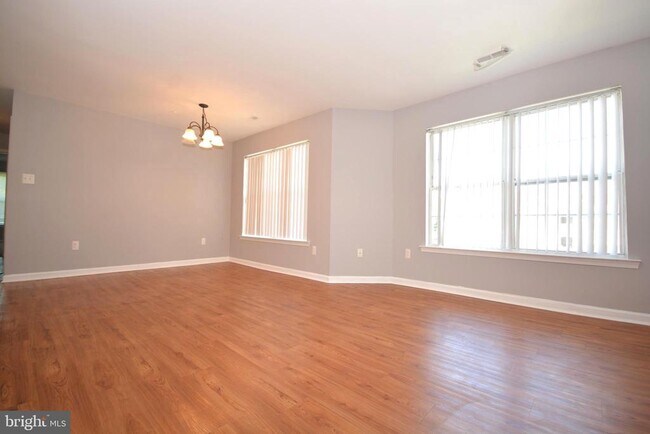 Building Photo - 2011 Starlight Ln