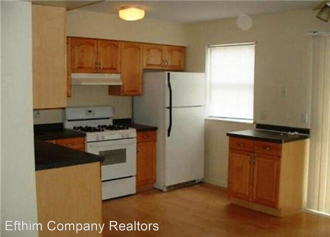 Building Photo - 2 br, 1 bath House - 97 Woodlake Ct. Unit E