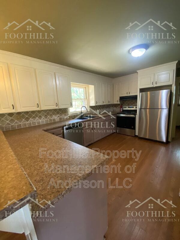 Building Photo - 102 Windemere Way