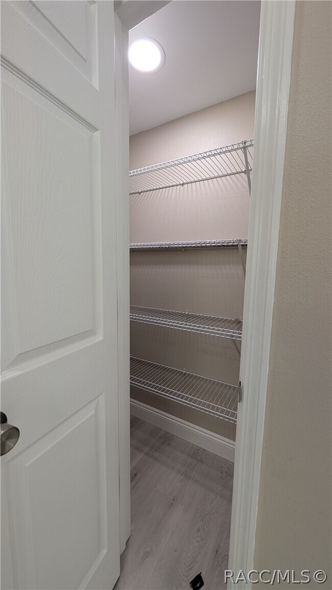 Building Photo - 7708 N Paris Dr