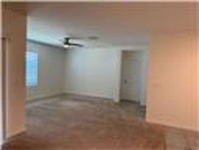 Building Photo - Tavares