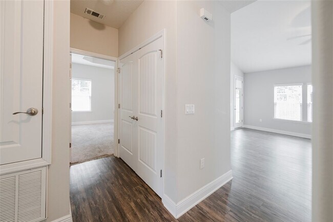 Building Photo - 44 Hollyn Ct