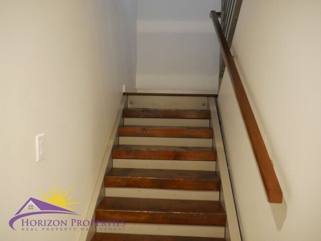 Building Photo - Modern Bright Three-story 3 Bed 2 Bath 1,400 Sqft Mansion Flats Designer Condo