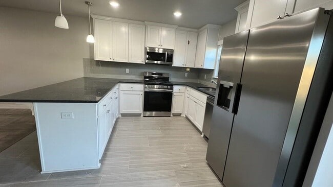 Building Photo - 305 Tricha Cir SW