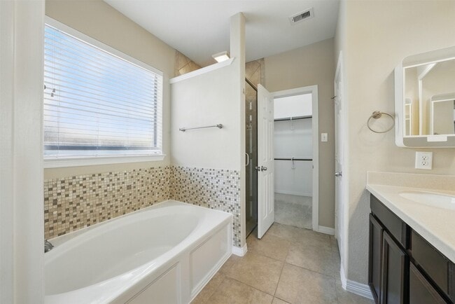 Building Photo - 27154 Harvest Pointe Ln