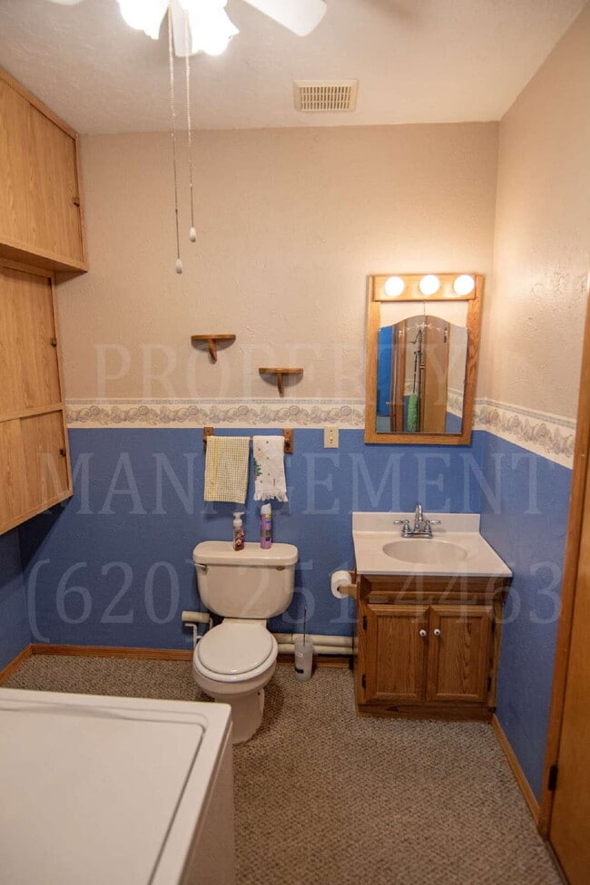 Building Photo - 3-Bed, 1.5-Bath with Detached Dual-Access ...