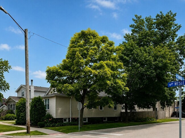Building Photo - 4326 Wesley Terrace