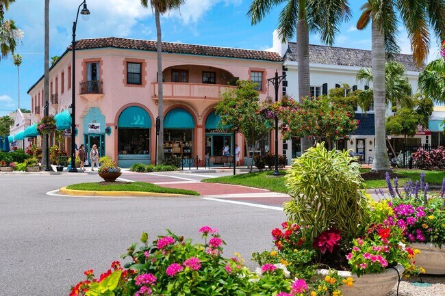 Building Photo - GORGEOUS FULLY RENOVATED 1st FLOOR 2 BEDROOM 1 BATHROOM CONDO LOCATED JUST 5 MINUTES FROM VENICE ...