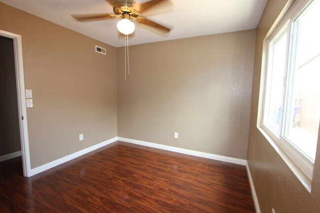 Building Photo - Beautiful 4 bedroom 2 bathroom home in Mira Mesa available now