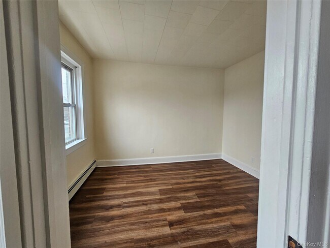 Building Photo - 2a Somerset Ave