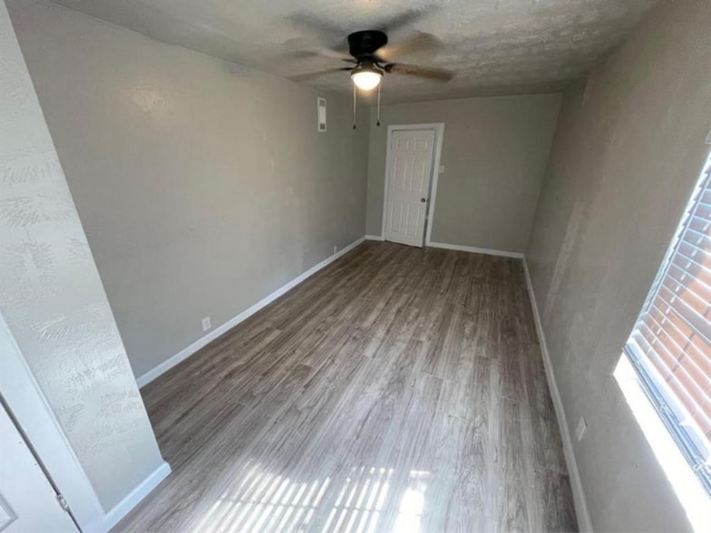 Building Photo - 1300 18th St