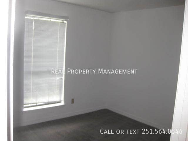 Building Photo - 420 Lakeview Dr W