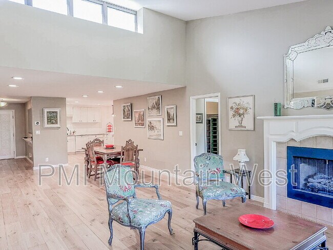 Building Photo - 171 E 3rd Ave