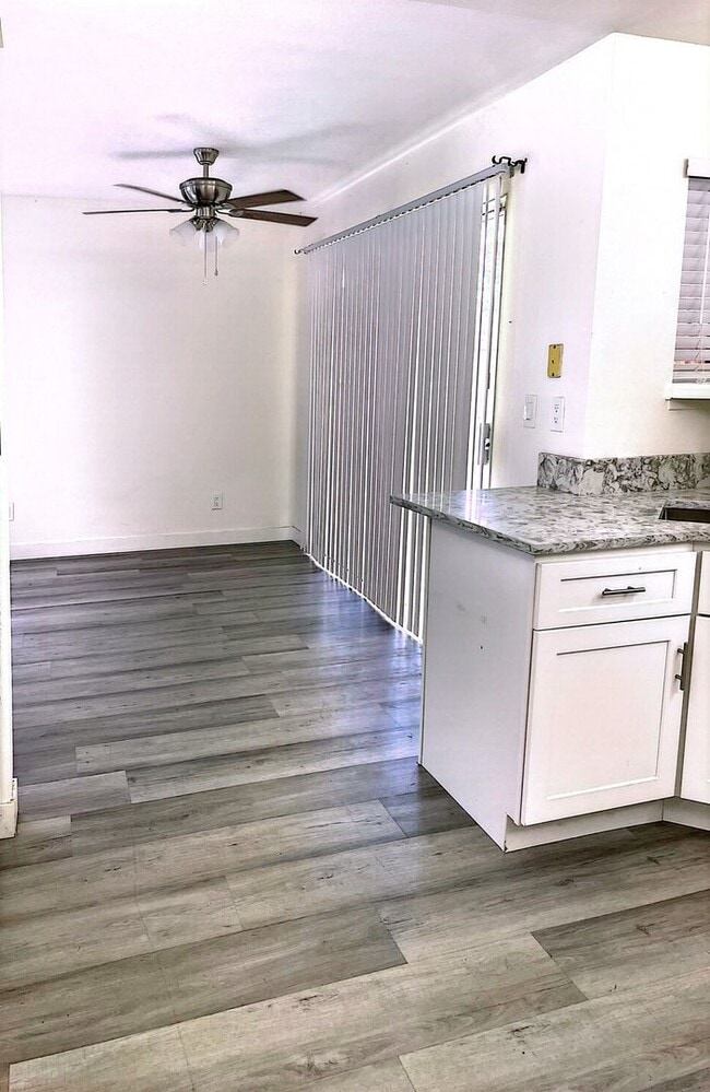 Building Photo - 2419 N Clark St