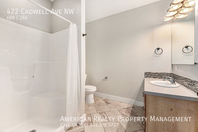 Building Photo - 422 Cadwell Ave NW