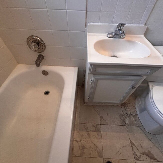 Building Photo - Bright 2 Bed / 1 Bath Home in Tempe – Avai...