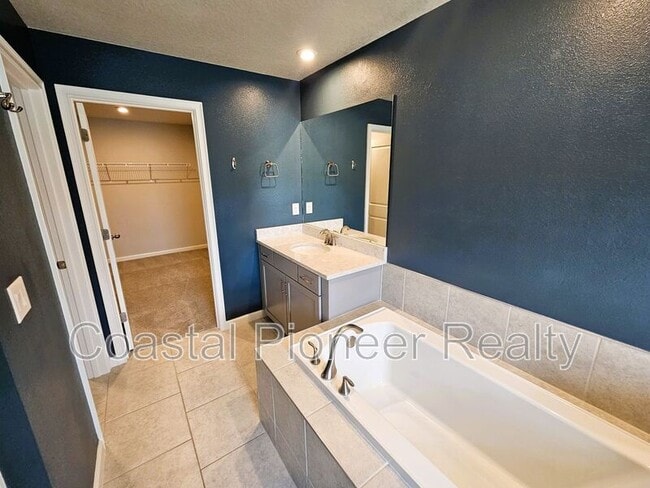 Building Photo - 19403 Blue Pond Dr