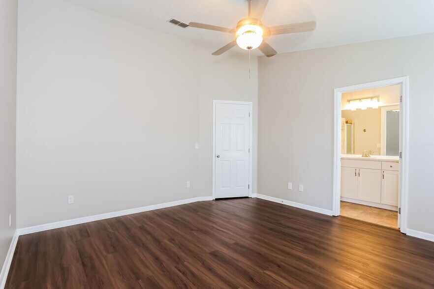 Building Photo - 8241 Dover Cliff Ct