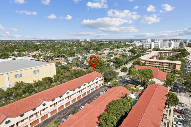 Building Photo - 2469 NE 14th St