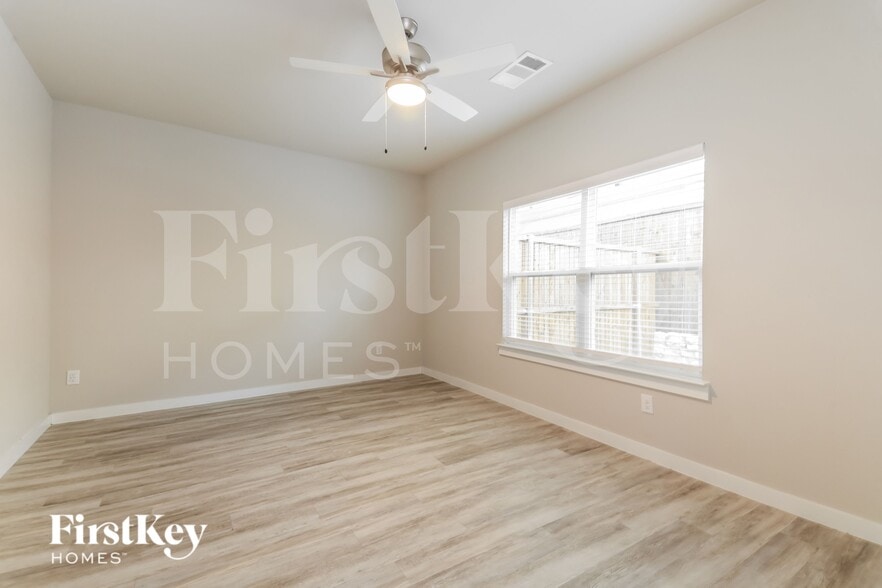 Building Photo - 623 Sophia Wy