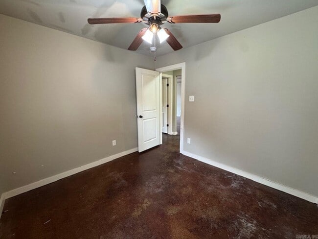 Building Photo - 2711 Ridgecrest Rd