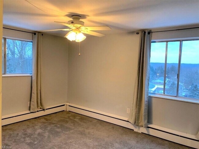 Building Photo - 6000 Nob Hill Dr