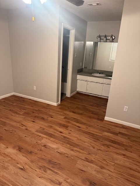 Master Vanity - 3008 Longleaf Dr