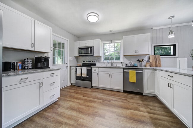 Building Photo - 6215 Robinson Church Rd