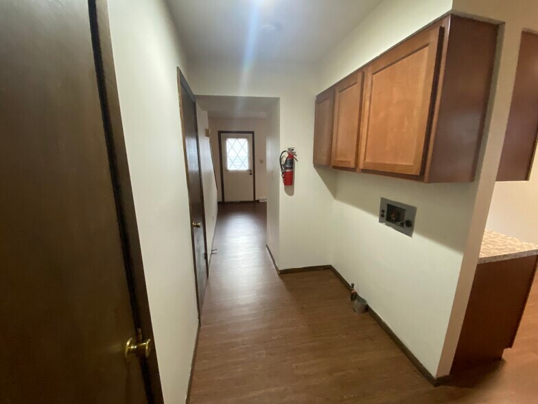 Building Photo - 108 N Elm St