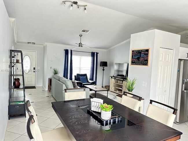 Building Photo - 720 2nd Pl SW