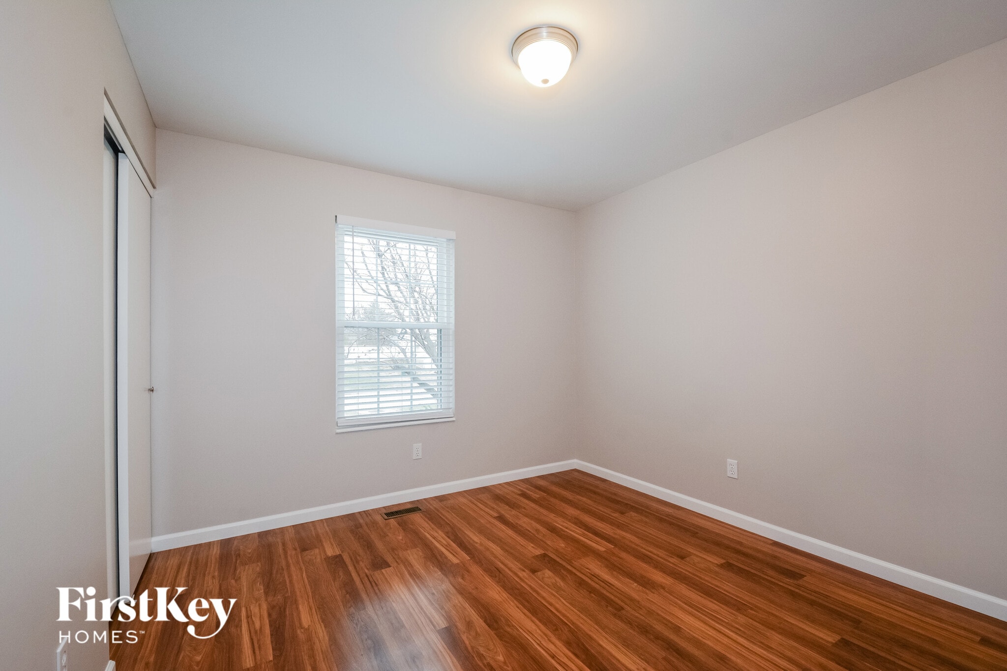 Building Photo - 10 Kingsmont Ct