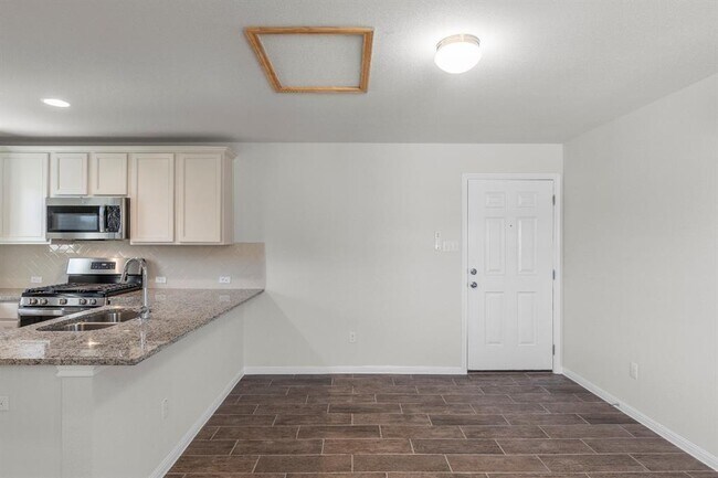 Building Photo - 1725 Lakota Ln