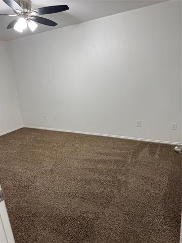 Building Photo - 521 Oakwood Ln