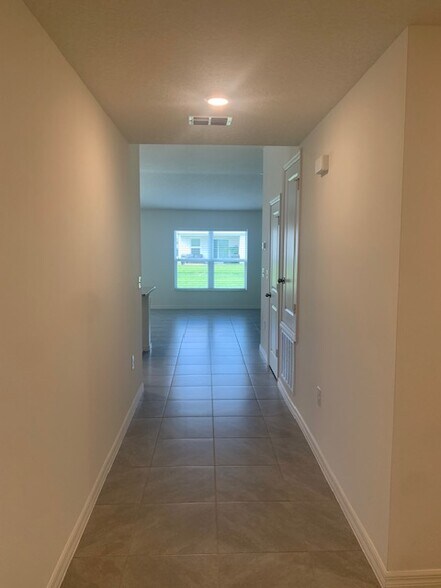 Building Photo - 3452 Barringer Dr SE