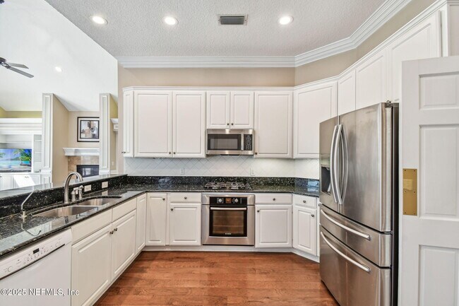 Building Photo - 13022 Huntley Manor Dr