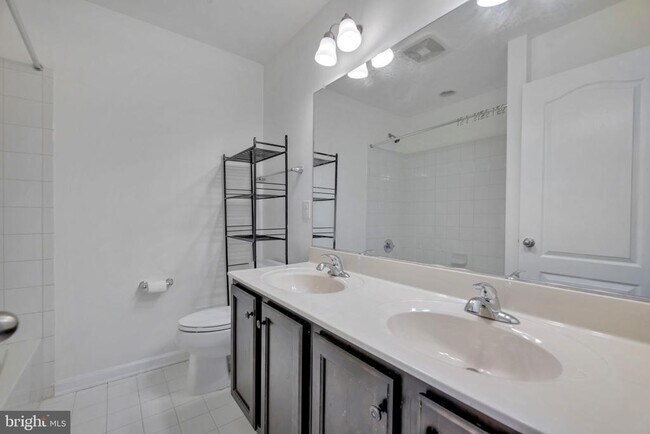 Building Photo - 8008 Hubble Dr