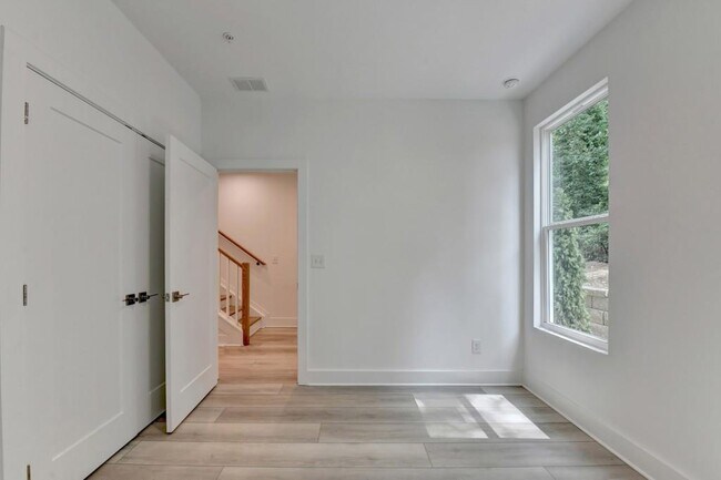 Building Photo - 503 Motivation Cir NW