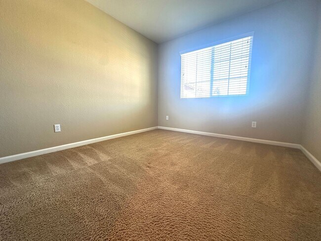 Building Photo - Gorgeous 3 Bed, 2 Bath in Gated Community in Brentwood