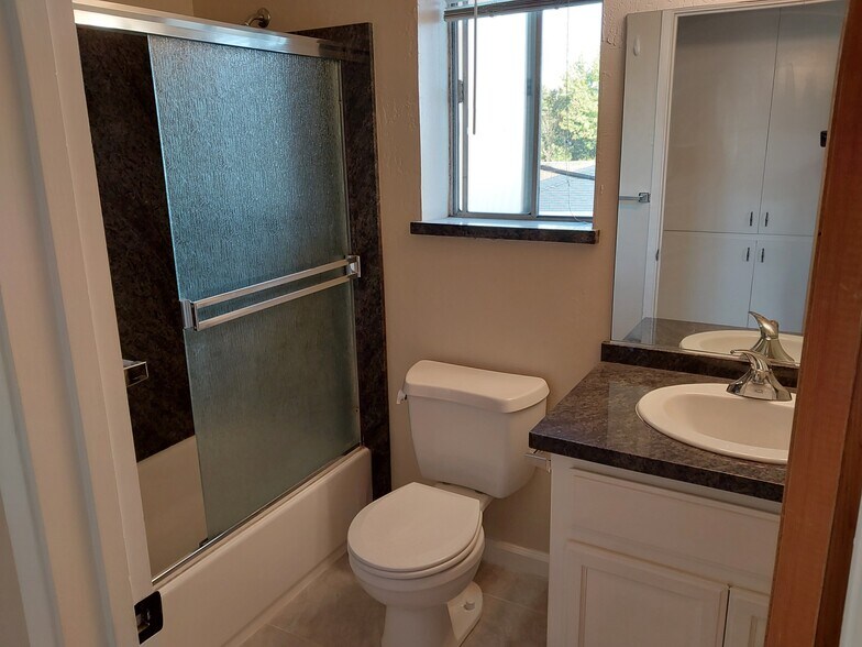 Building Photo - 436 Vasquez Ct