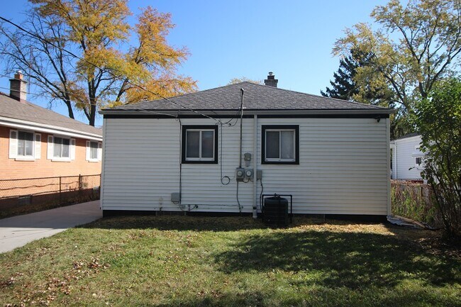 Building Photo - 24909 Grove Ave