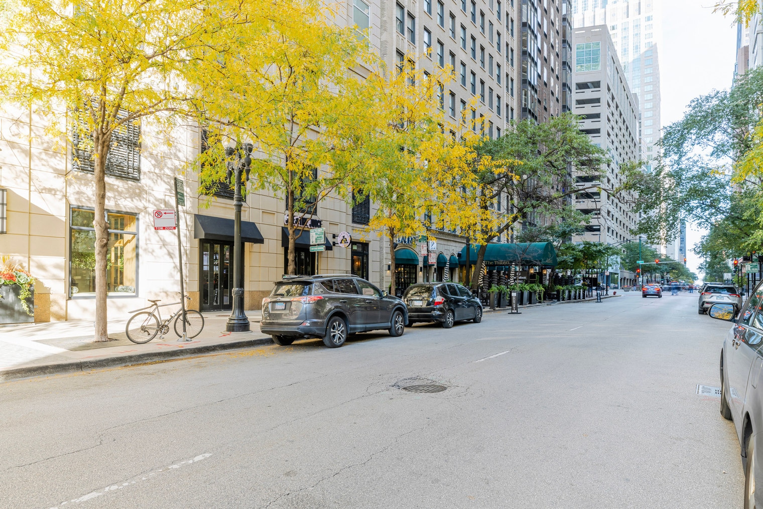 Building Photo - 1 E Delaware Pl