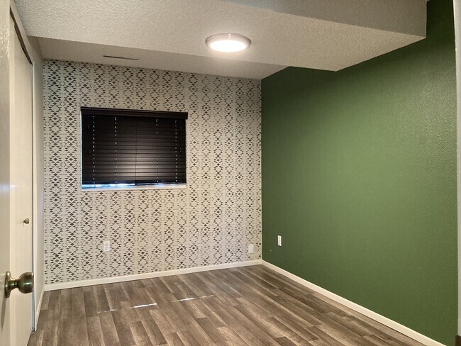 Building Photo - 5480 Descanso Cir W