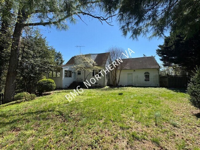 Building Photo - 6600 Braddock Rd