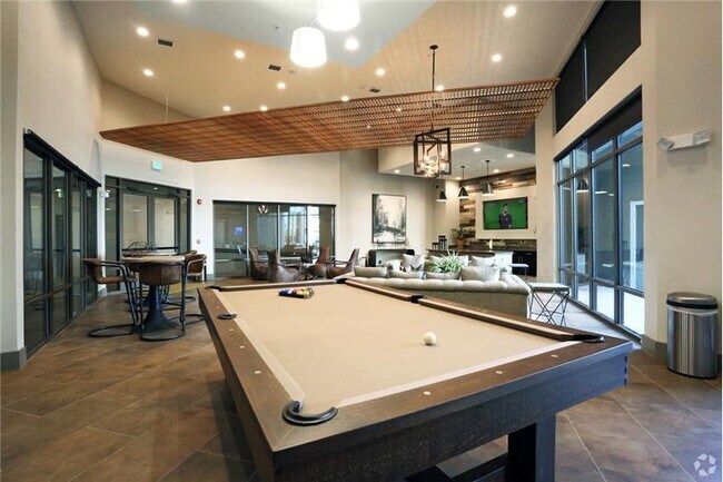 Building Photo - 1702 E 4th St